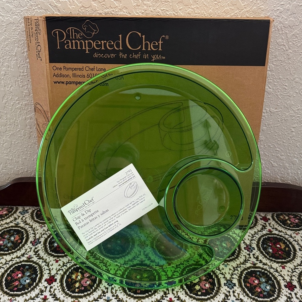 The Pampered Chef Translucent Green Chip & Dip Platter